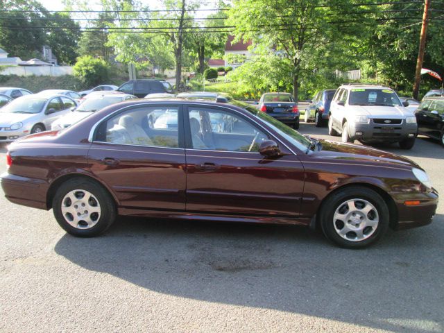 Hyundai Sonata Base Sedan