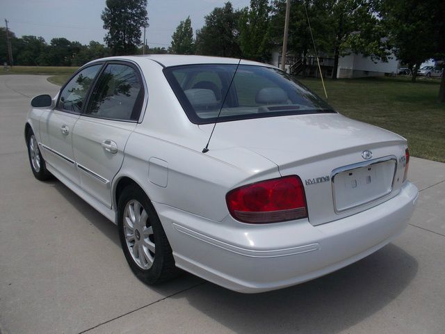 Hyundai Sonata 2004 photo 2