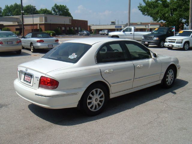 Hyundai Sonata 2004 photo 3