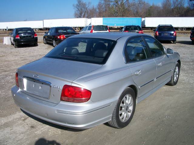 Hyundai Sonata 2004 photo 3