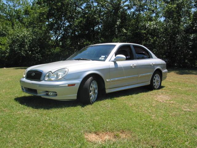 Hyundai Sonata Supercab Flareside XL Sedan