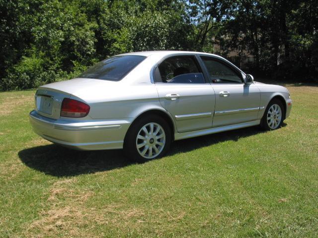 Hyundai Sonata 2004 photo 2