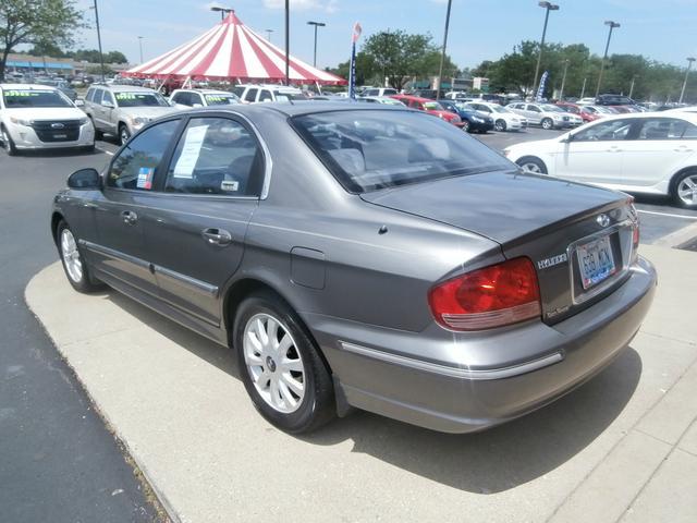 Hyundai Sonata 2004 photo 13