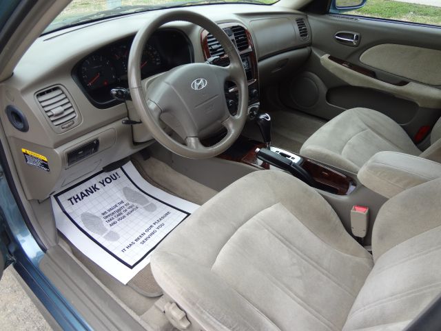 Hyundai Sonata 2004 photo 2