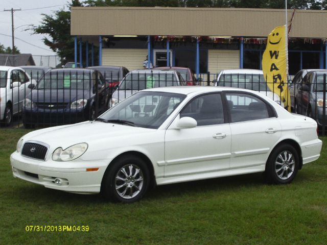 Hyundai Sonata Base Sedan