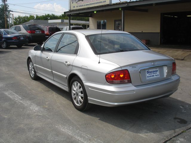 Hyundai Sonata 2005 photo 2