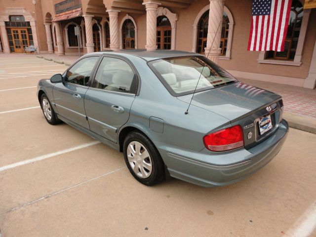 Hyundai Sonata 2005 photo 1