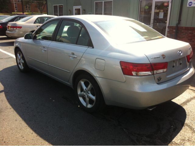 Hyundai Sonata FWD 4dr Sport Sedan