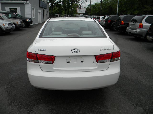 Hyundai Sonata FWD 4dr Sport Sedan