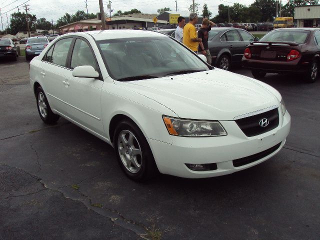 Hyundai Sonata FWD 4dr Sport Sedan