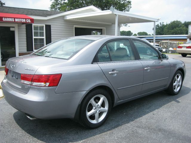 Hyundai Sonata Base /extended CAB Short BED Sedan