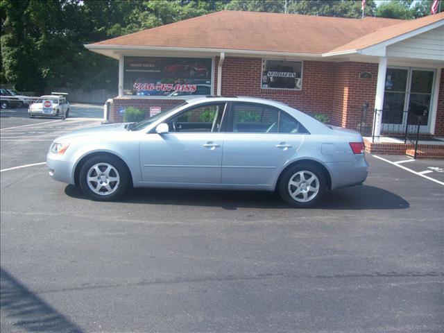 Hyundai Sonata SE Sedan