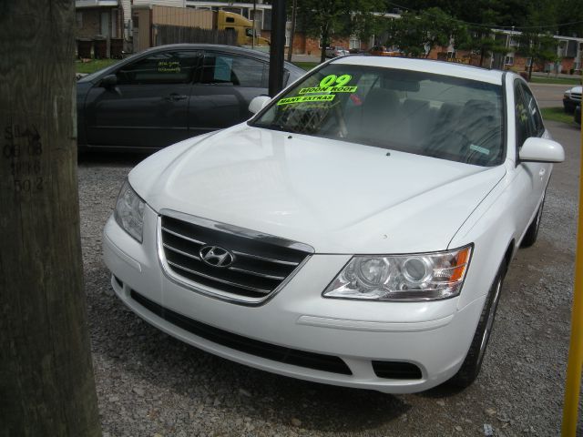 Hyundai Sonata FWD 4dr Sport Sedan