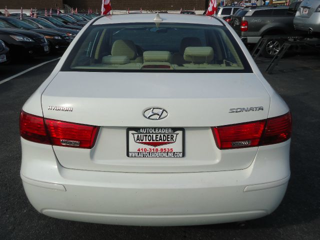 Hyundai Sonata FWD 4dr Sport Sedan