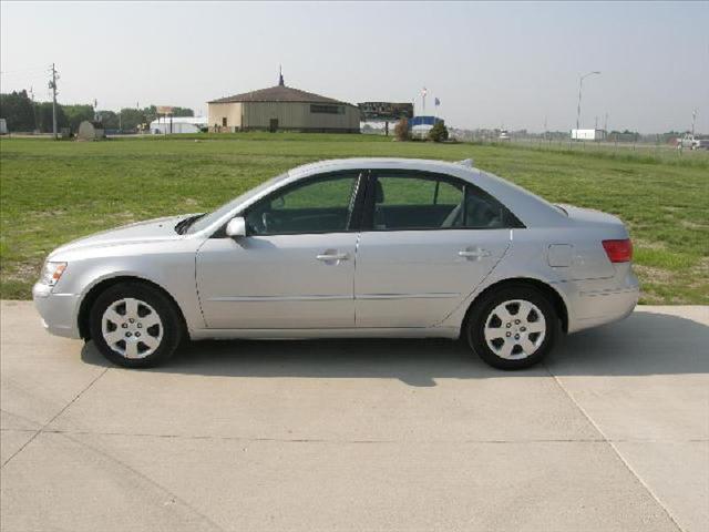 Hyundai Sonata Sport LS 4WD Sedan