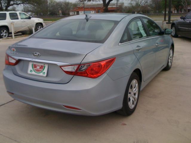 Hyundai Sonata 2011 photo 2