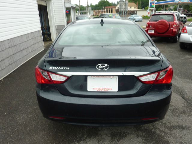 Hyundai Sonata 2011 photo 4