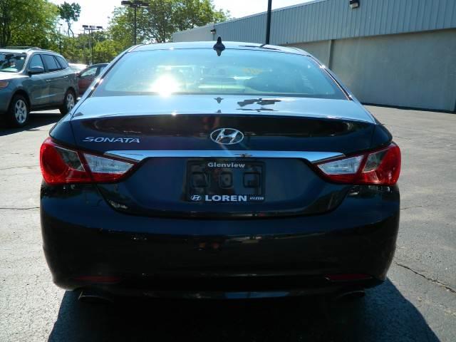 Hyundai Sonata 2011 photo 4