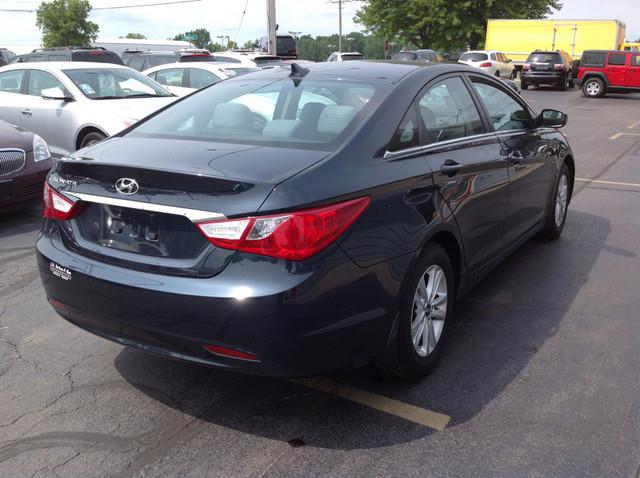 Hyundai Sonata 2011 photo 2