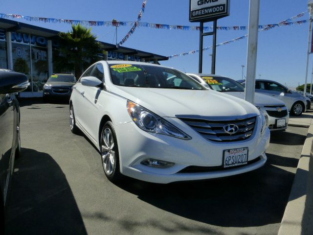 Hyundai Sonata 2011 photo 2