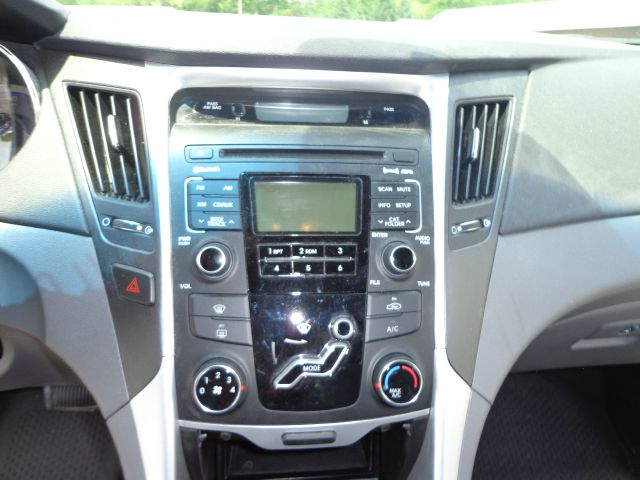 Hyundai Sonata 2011 photo 21