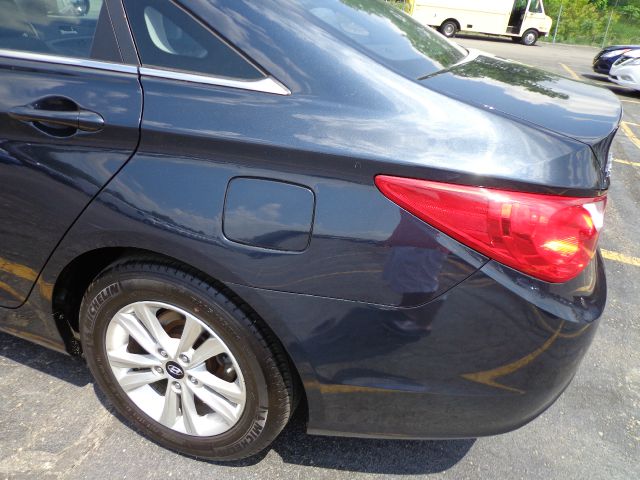 Hyundai Sonata 2011 photo 4