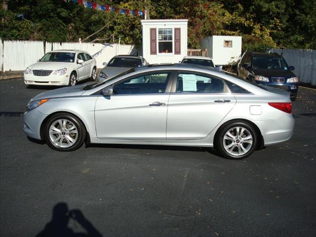 Hyundai Sonata 2000 Ford Style Sedan