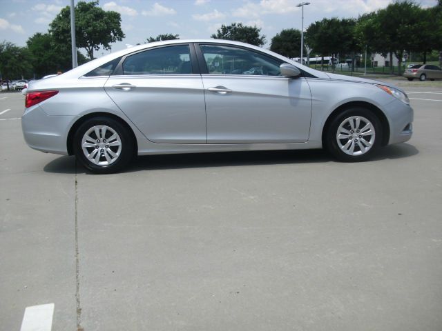 Hyundai Sonata 2011 photo 2