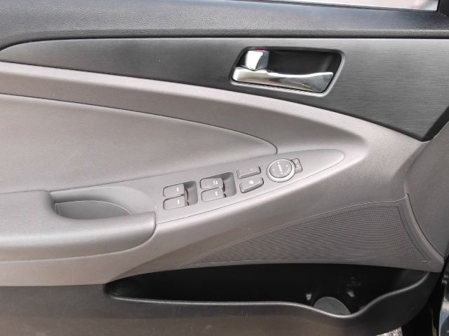 Hyundai Sonata 2011 photo 13