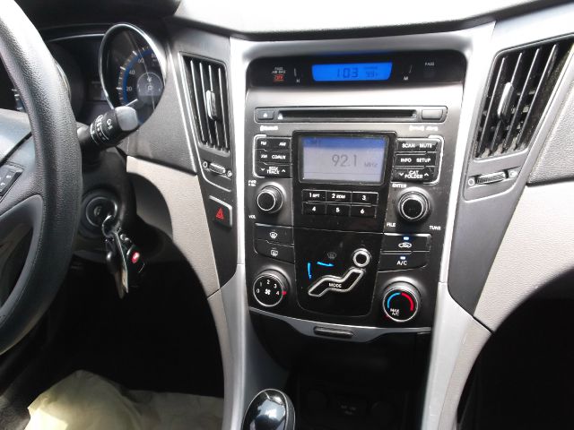 Hyundai Sonata 2011 photo 18