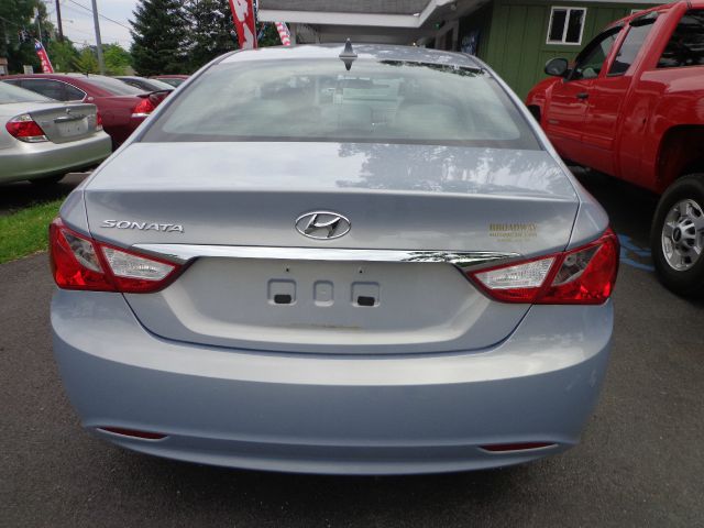 Hyundai Sonata 2011 photo 2