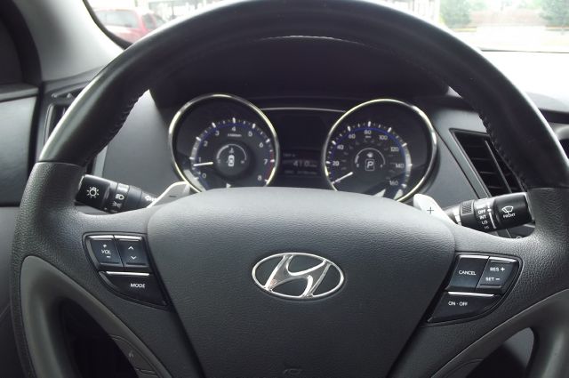 Hyundai Sonata 2011 photo 13