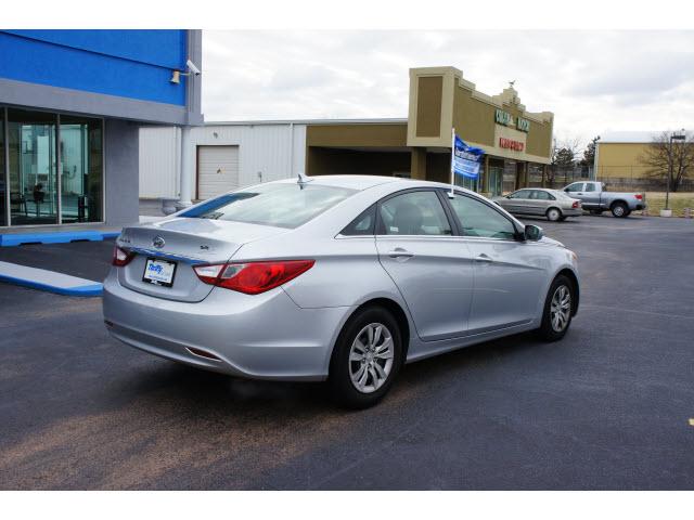 Hyundai Sonata 2011 photo 2