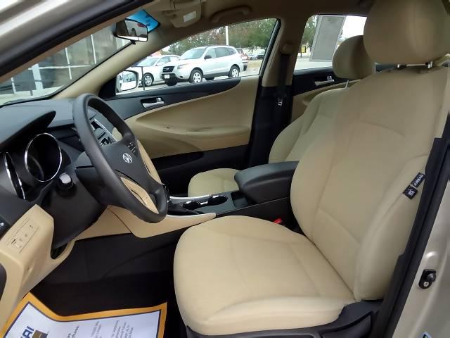 Hyundai Sonata 2011 photo 2