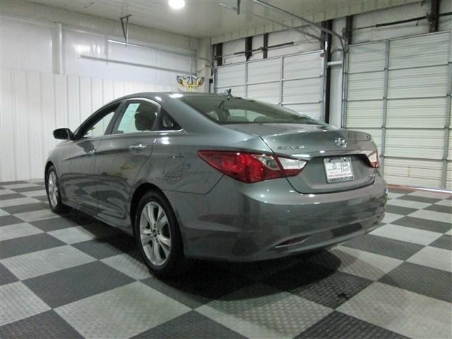 Hyundai Sonata 2011 photo 1