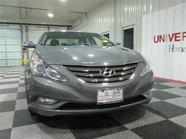 Hyundai Sonata 2011 photo 2