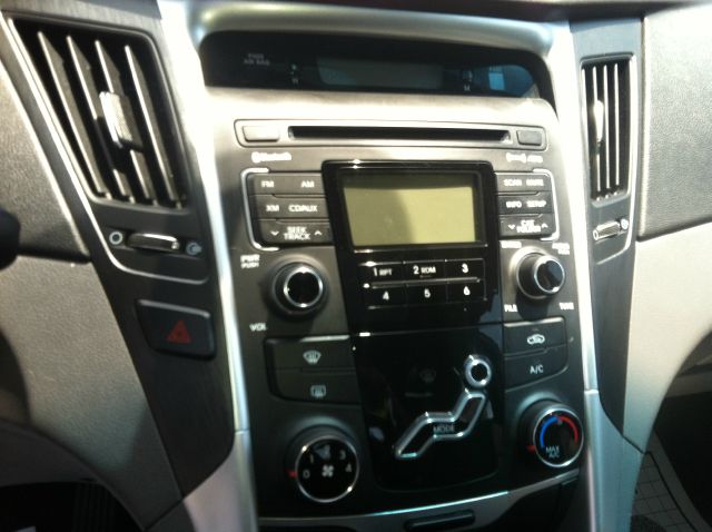 Hyundai Sonata 2011 photo 2