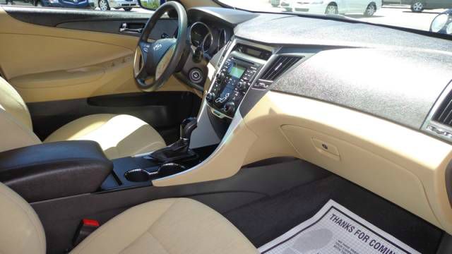 Hyundai Sonata 2011 photo 12