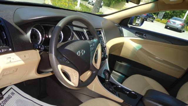 Hyundai Sonata 2011 photo 9