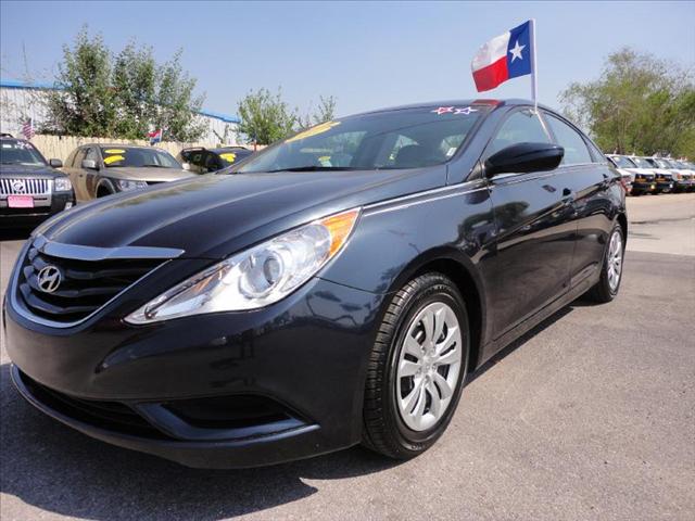 Hyundai Sonata 4WD 4-door Sedan