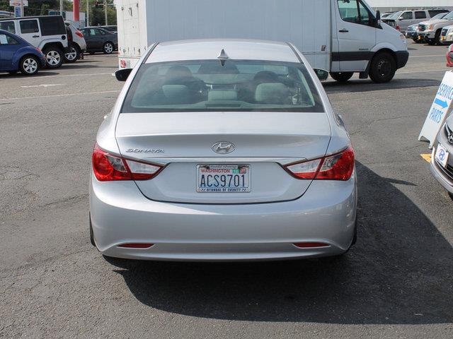 Hyundai Sonata 2011 photo 2