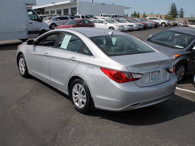 Hyundai Sonata 2011 photo 3