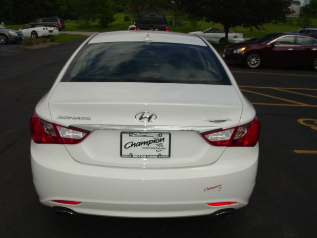 Hyundai Sonata 2011 photo 16