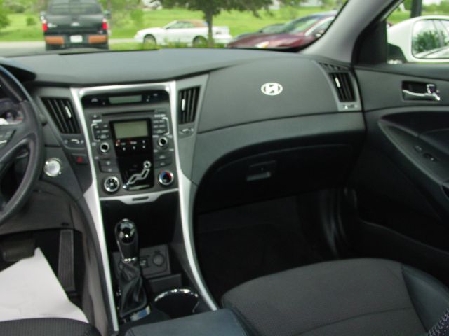 Hyundai Sonata 2011 photo 6