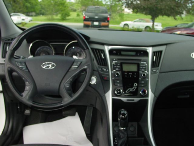 Hyundai Sonata 2011 photo 8