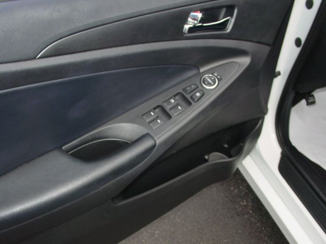 Hyundai Sonata 2011 photo 9