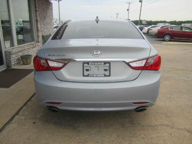 Hyundai Sonata 2011 photo 4