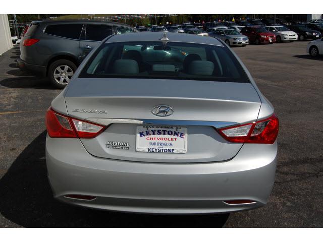 Hyundai Sonata 2011 photo 3