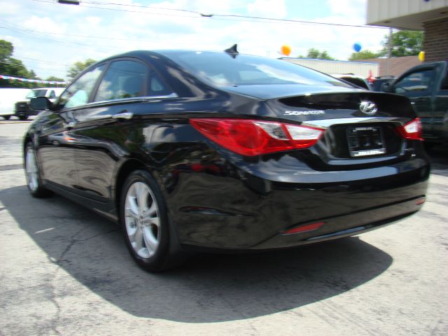 Hyundai Sonata 2011 photo 2