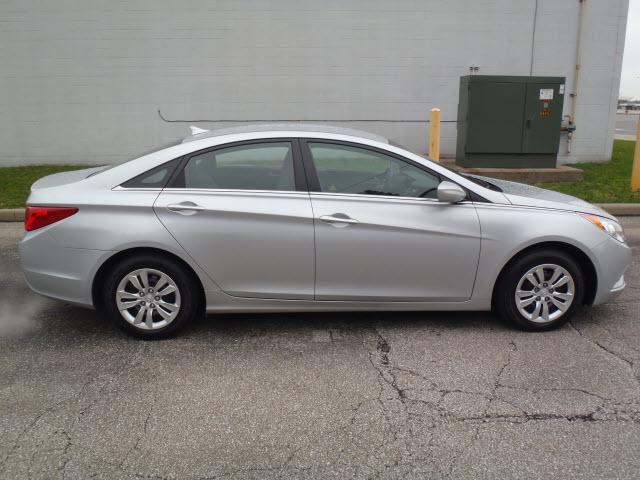 Hyundai Sonata 2011 photo 1